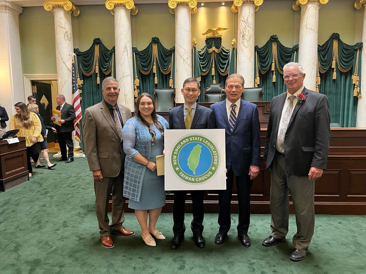 羅德島州州議會挺台無保留