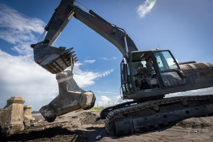 陸軍52工兵群戰工營工三連進行阻絕設置