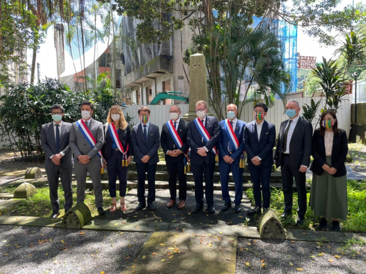 法國參議員訪團前往「基隆法國公墓」，見證曾在台灣的一段法國歷史  (圖片來源：吳志中臉書)