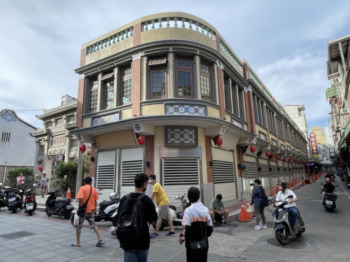 曾獲華人設計獎的金門縣金城鎮陳大宗12間老街店屋現正招租。鎮公所表示，將遴選優質廠商入駐經營，未來與「後浦16藝文特區」相互輝映，打造成為「後浦藝文特區」。