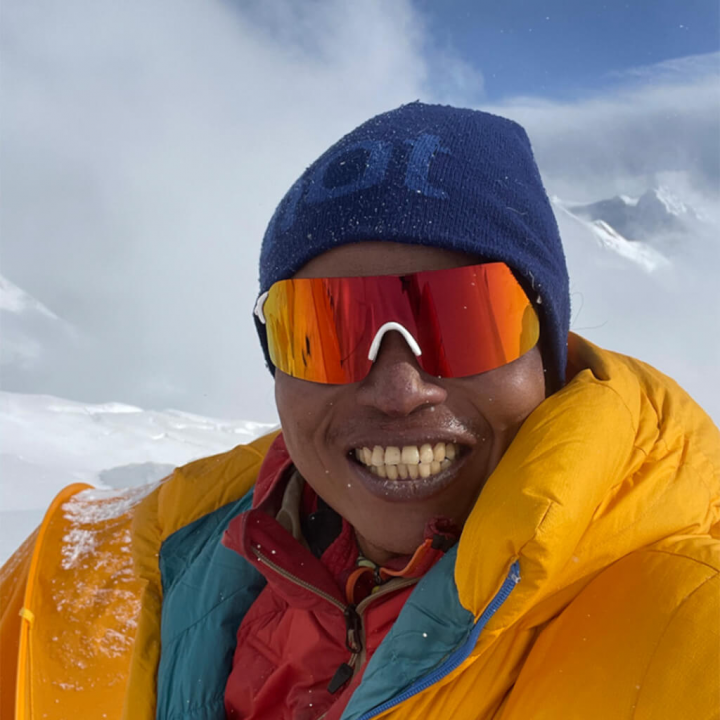台灣登山冒險家呂忠翰今年5月成功以無氧方式完攀干城章嘉峰，這也是他第7度無氧登頂。（圖取自facebook.com/gonext14peakschallenge）
