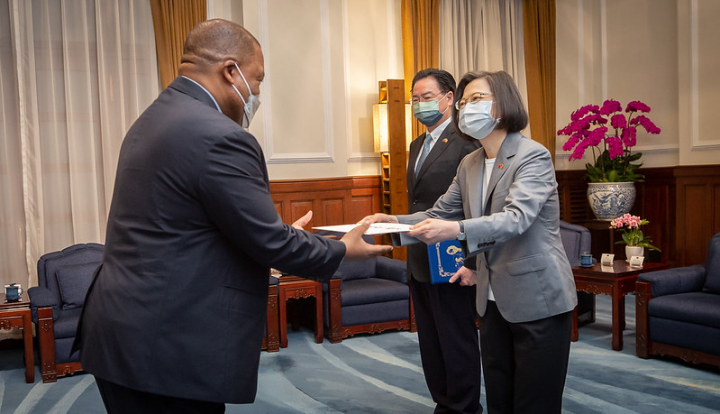 President Tsai receives credentials from new Eswatini ambassador Promise Msibi.