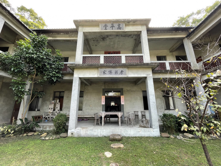新竹縣政府日前舉行文化資產審議會，通過將新竹縣關西鎮地方名人范朝燈故居，包括高平堂前堂左右橫屋等多處列為指定古蹟。（新竹縣政府提供）