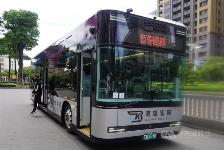 A Model T bus recently introduced by Kaohsiung Bus in the southern city is pictured at the groundbreaking ceremony on Wednesday. CNA photo June 15, 2022