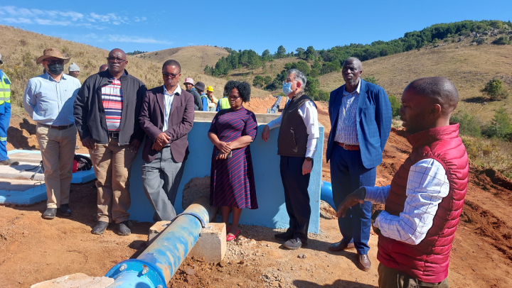 梁大使赴Nkomiyahlaba傳統選區實地勘查Sigombeni集水工程計畫