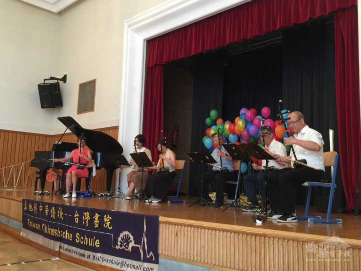 中華僑校二胡班演奏曲目「世界的約束」