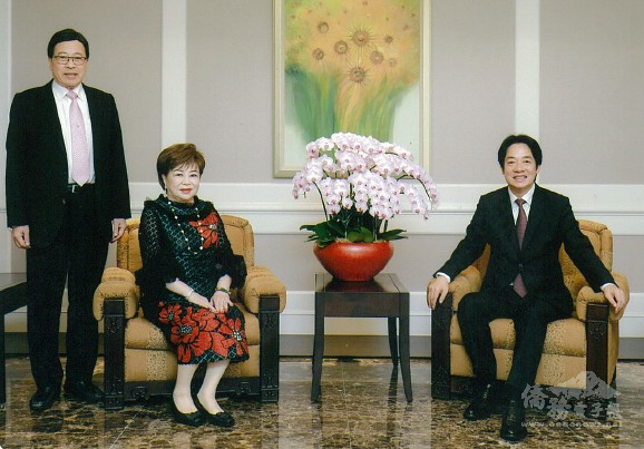 施慶桂、施郭鳳珠與副總統賴清德合影