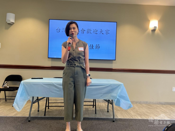 詹蕙瑜向與會人員問候致意