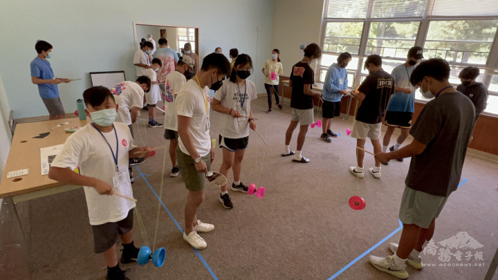 夏令營學員實際演練民俗技藝