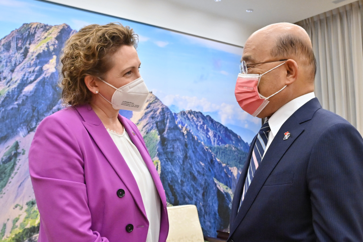 行政院長蘇貞昌接見歐洲議會副議長畢爾一行
