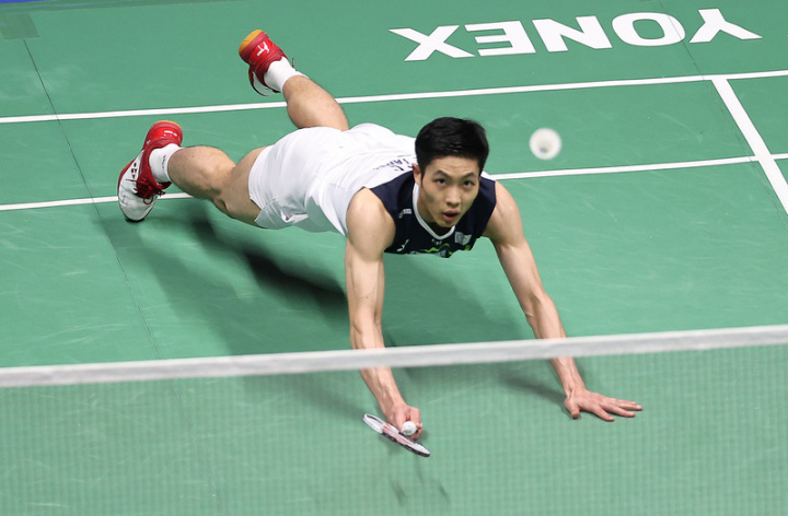 2022台北羽球公開賽24日進行男單決賽，台灣羽球一哥周天成（圖）與日本選手奈良岡功大激戰3局，以14比21、21比10、21比6勝出，如願拿下賽史第4冠。