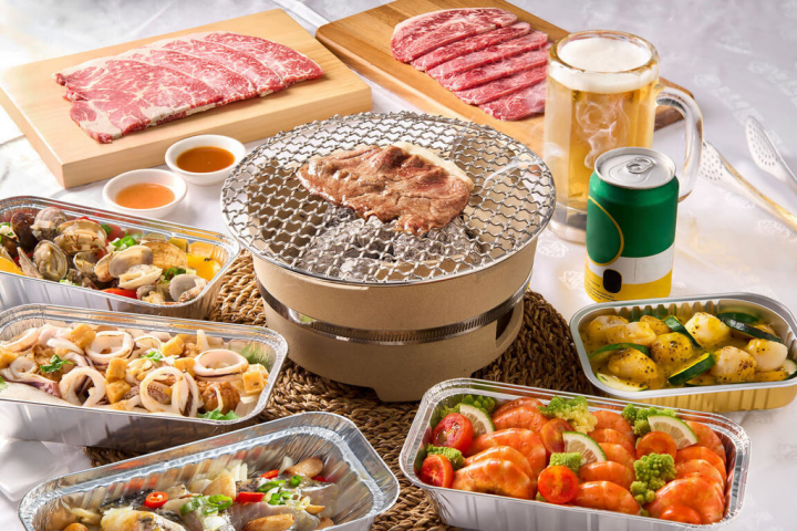 2021年中秋節受限「禁烤令」，2022年預估3天連假民眾將會加倍慶祝，餐飲業者預估，中秋商機可望較去年成長3成，上看新台幣600億元。（新天地提供）