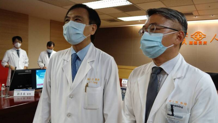 嘉義長庚醫院宣布2023年將完成新一代複合式手術室，院長楊仁宗（前左）20日表示，嘉義長庚再增設世界最先進的複合式手術室，就是要讓鄉親罹患重大傷病時，不用跑外縣市，在嘉義就能獲得良好的治療。