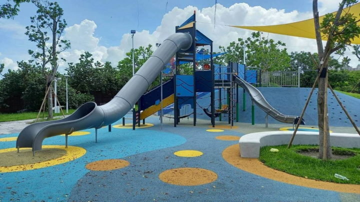台南市安平港濱歷史公園15日開幕啟用，公園除提供民眾休閒踏青，也闢建特色遊戲場。（台南市政府提供）