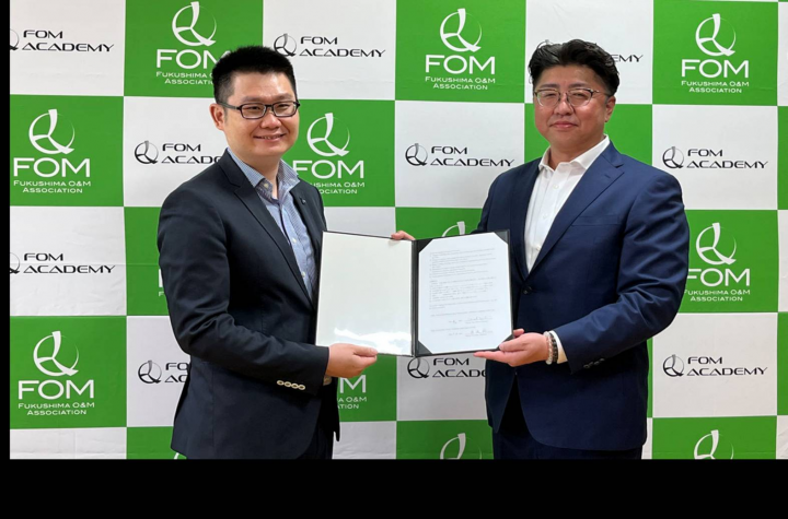 	FOM ACADEMY 合作備忘錄簽署照片。(左為風訓公司總經理蔡明格；圖右為FOM ACADEMY理事長渡辺誠) 