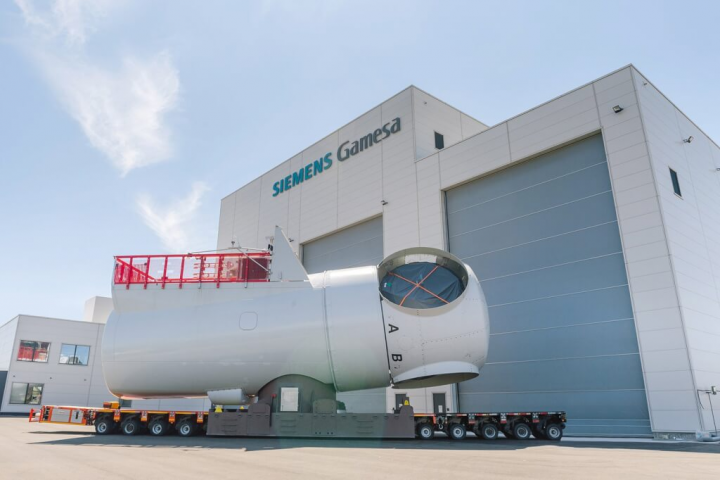 沃旭能源18日宣布，在大彰化離岸風場的111座機艙，如期由風機系統商西門子歌美颯完成組裝。（圖取自facebook.com/OrstedTW）