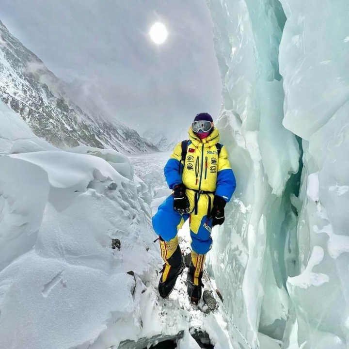 台灣知名登山家曾格爾22日表示，成功以無氧方式完攀世界最難的高峰K2，成為台灣首名以無氧方式登頂K2的登山家。（圖取自曾格爾臉書facebook.com）