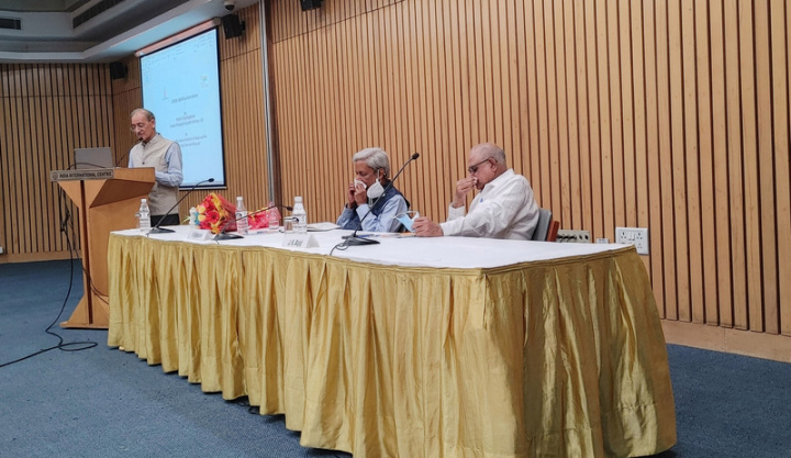 印度社會科學研究委員會（ICSSR）4日晚間舉辦講座，探討印度獨立75年來在科學領域的發展，以及未來10年的前景。ICSSR秘書長馬洛特拉（左）在場邊表示，台印度可加強諸多領域合作。