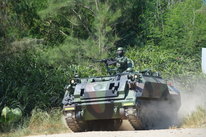 漢光38號演習進入第4天，第二作戰區28日實施反擊作戰操演，演練部隊接獲反擊命令後，由機步部隊出動12輛CM-21裝甲車、171名官兵，向已登陸七星潭沿岸北埔海灘敵軍發起反擊作戰。