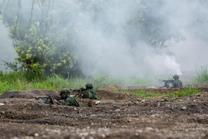 步兵104旅針對灘岸守備任務強化訓練。