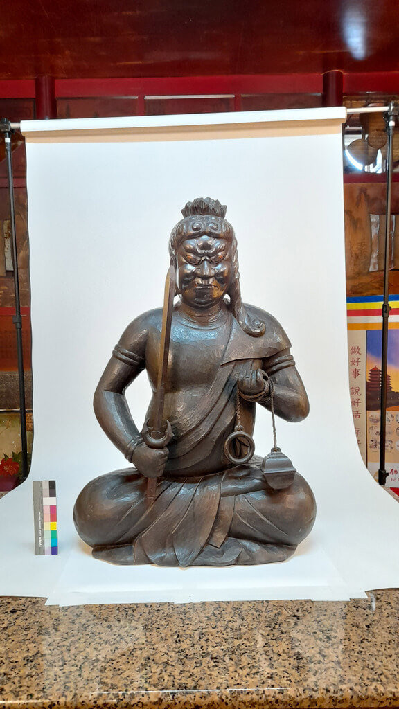 花蓮縣文化局針對豐田碧蓮寺木雕不動明王神像等列冊追蹤文物調查研究，17日舉辦成果發表會，預計1個月後召開文化資產審議會，可望指定為古物。（花蓮縣文化局提供）