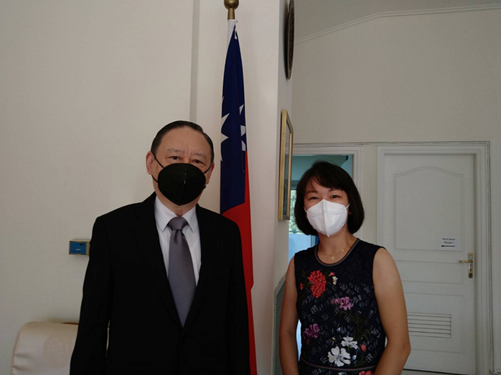 台中榮民總醫院婦女醫學部主治醫師林俐伶拜會郭時南