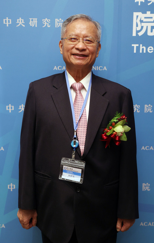 中研院7日公布新科院士，其中中國醫藥大學講座教授林昭庚是台灣第一個「土產」中醫針灸博士。