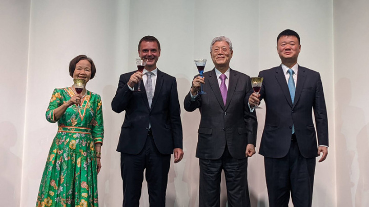 捷克駐台代表朗樂（Patrick Rumlar）（左2）將離任返國，29日在高雄參加活動時談及在台經驗，印象最深刻事件是2020年捷克參議院議長維特齊率百人訪團來台，相當有挑戰性。