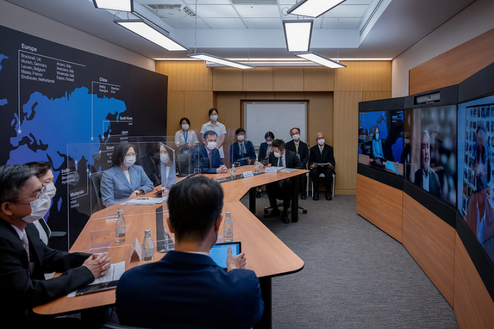 總統與美光科技總裁暨執行長梅羅特拉（Sanjay Mehrotra）進行視訊會議