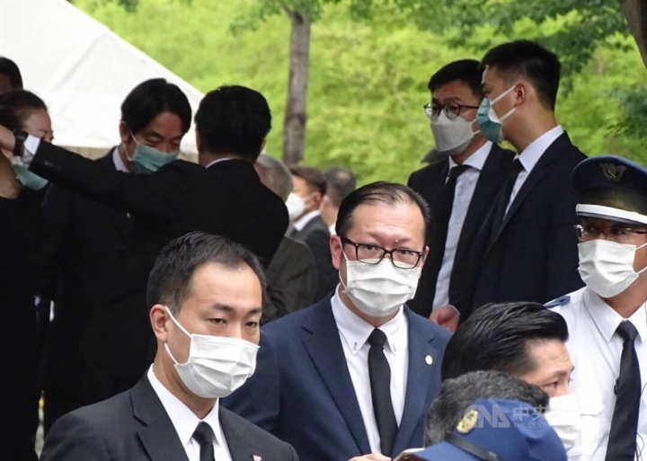 Vice President Lai Ching-te (back, second) is pictured at the Zojoji Temple in Tokyo Tuesday. CNA photo July 12, 2022