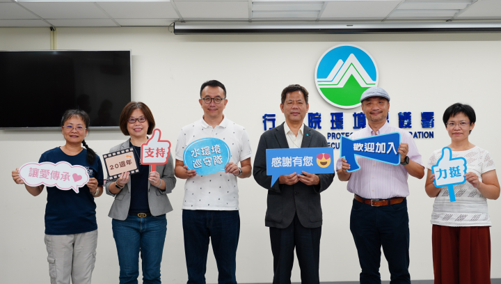 水保處顏旭明處長(右3)與水環境巡守隊代表合照