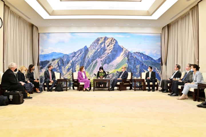 行政院長蘇貞昌接見歐洲議會副議長畢爾一行