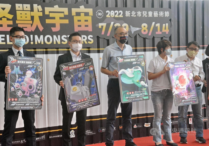 New Taipei Deputy Mayor Hsieh Cheng-ta (center). 