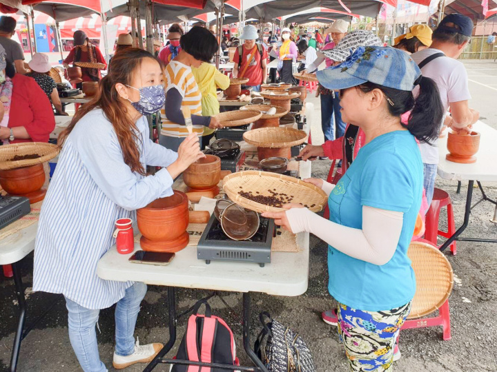 配合文化旅遊設置體驗區，使遊客瞭解鄒族文化及農特產品