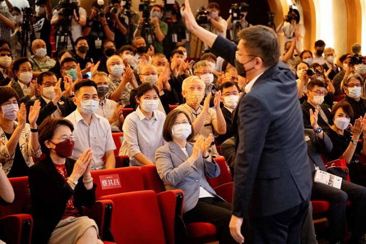 總統出席「蔡其昌《日日台中款》新書發表會」