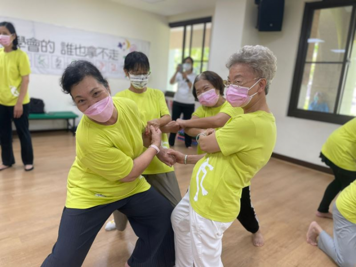國立臺南生活美學館與雲門舞集舞蹈教室合辦「樂齡工作坊」（照片雲門提供）