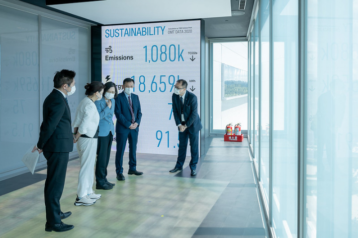 總統參訪美光科技臺中廠