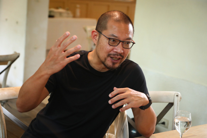 高雄衛武營國家藝術文化中心藝術總監簡文彬喊出「時尚衛武營」的口號，持續培養新觀眾，優化劇場軟硬體。