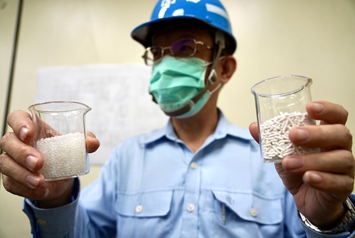 瓶內吸附劑為市售各式各樣一氧化碳吸附劑，中鋼將每樣拿來測試，透過不同用量、壓力與溫度，試圖找出每種吸附劑最佳操作條件，創造吸附一氧化碳最佳效益。