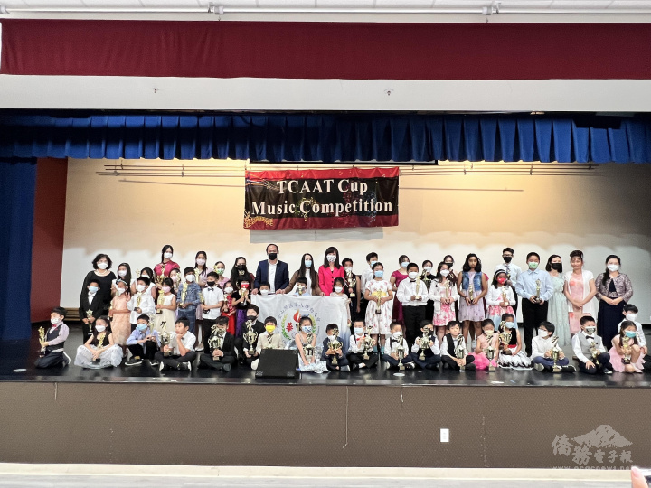 比賽選手與貴賓合影