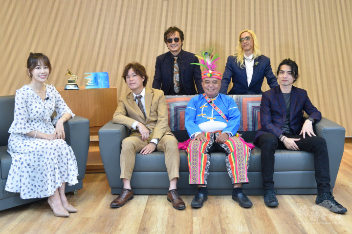 “OCAC Guest House Interview” invist the Pakelang team- The Chairman lead singer Ji Dong, gui-tarist Bai Dong and bassist Jun Dong, the director of the 2nd Generation Falangao Singing Group Chiang Chin-hsiang, and designer Li Jheng-han.