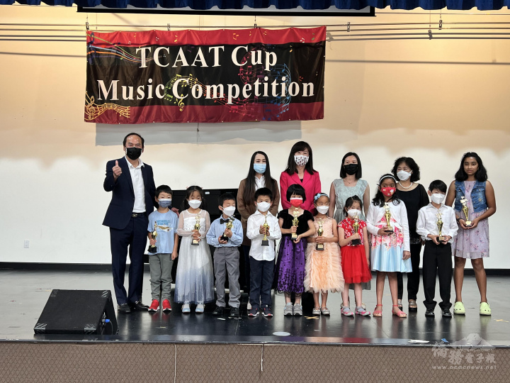 貴賓與優勝選手合影