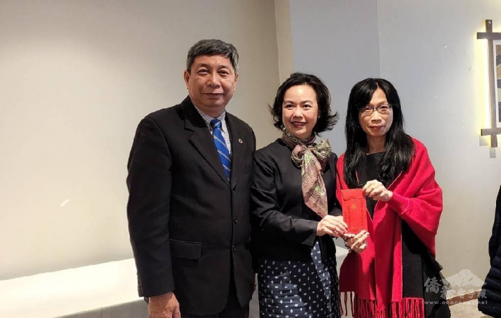 范惠君見證張琇雅捐贈昆士蘭分會會務基金