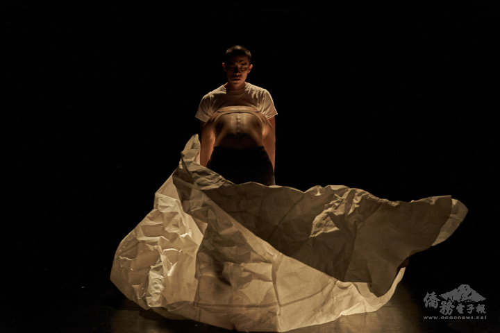 德國展演將《捺撇》由劇場黑盒子搬至露天場域 © Shimmering Production 