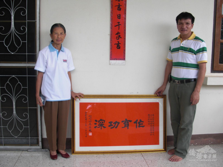 李心賢董事長生前接受筆者採訪合影情景