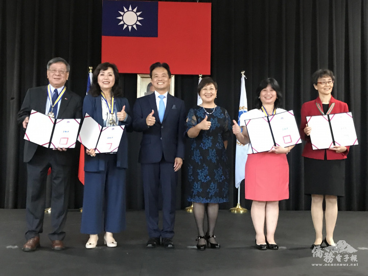 OCAC Deputy Minister Hsu, Chia-Ching (3rd from right), TECRO Deputy Representative Robin J.C. Cheng (3rd from left), and Professional Medal awardees Eugenia Henry (1st from right), Chen Kuei-Ling (2nd from right), Rita Lee (2nd from left) and Kent Wang (1st from left).