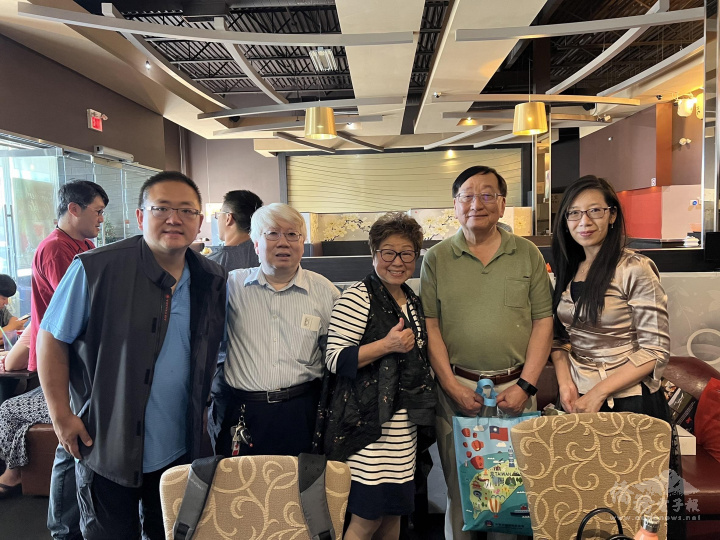 「加拿大安省滑鐵盧地區臺灣大專院校校友會」籌備會發起人吳罕台僑務諮詢委員、官俊憲僑務顧問與來自多倫多僑務顧問鄭秀明、僑務促進委員宋文中、多倫多華商經貿聯誼會會長葛華琳 