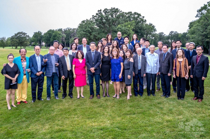 芝加哥臺美商會第34屆年會暨會長交接儀式出席人員合影