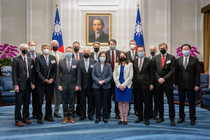 The president meets Hoover Institution delegation