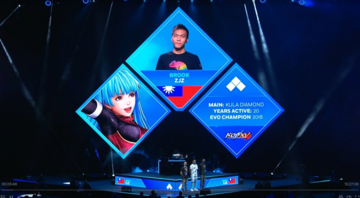 3位台灣選手出賽全球知名格鬥遊戲比賽，會場大螢幕展現中華民國國旗。（圖取自.twitch.tv）